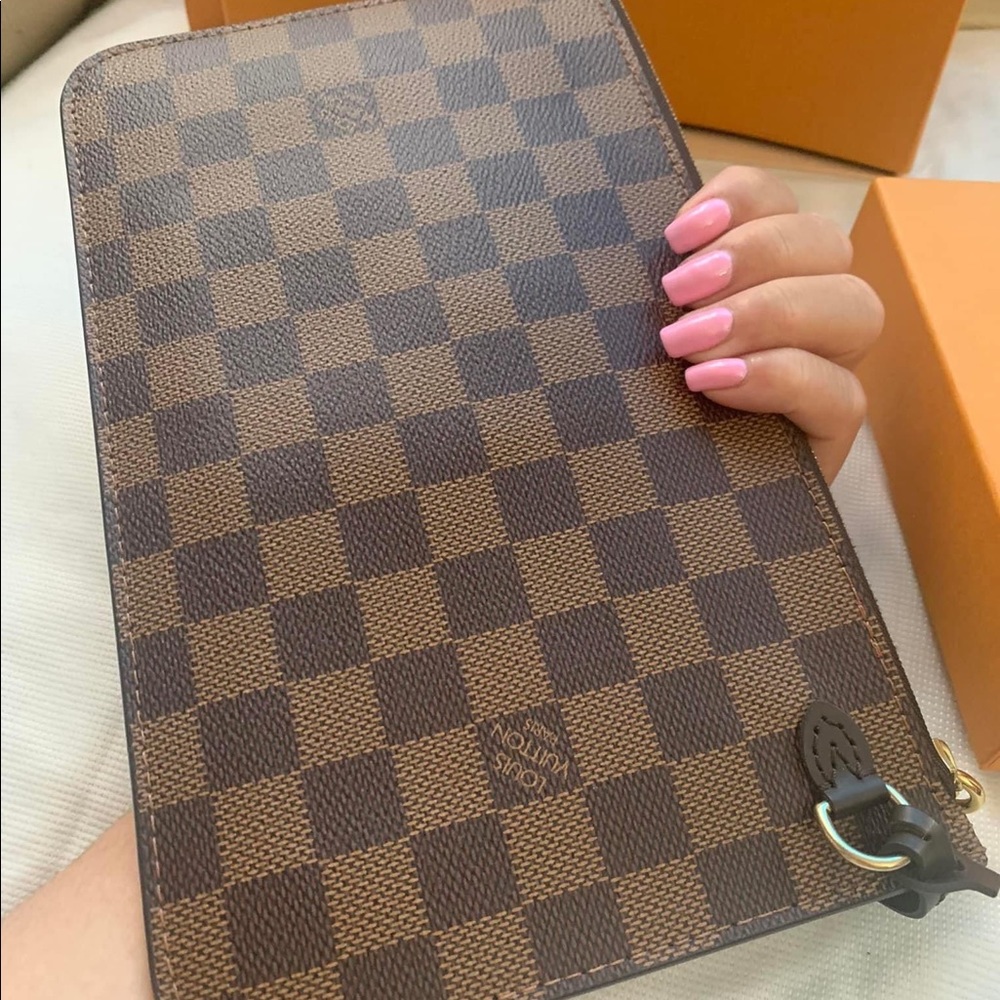 SOLD❌Authentic Neverfull DE MM/GM Pouch in Red Interior - Picture 16 of 16